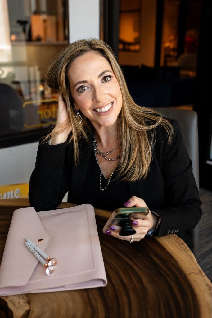 Smiling woman looking at the camera, exuding a friendly and professional demeanor – captured by an Orlando photographer.